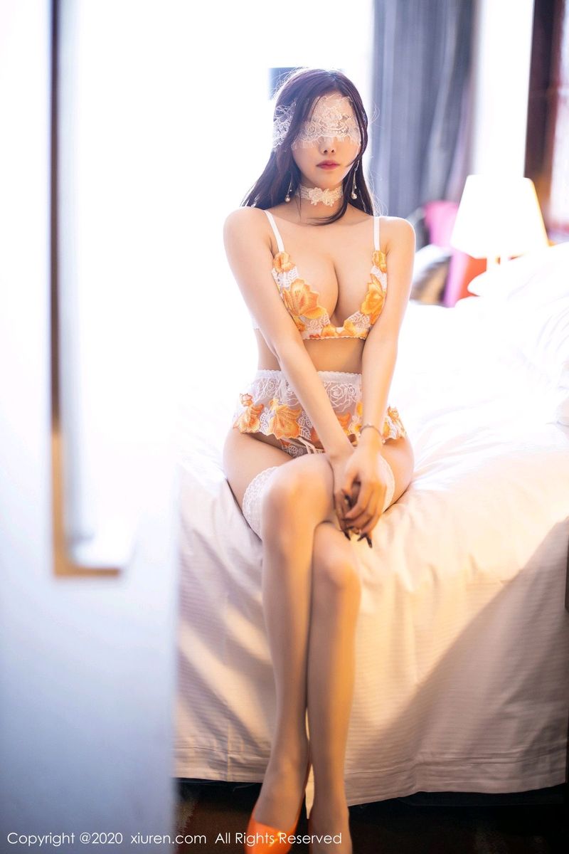 秀人网性感女神杨晨晨sugar蕾丝吊袜&情趣蒙面主题诱惑写真